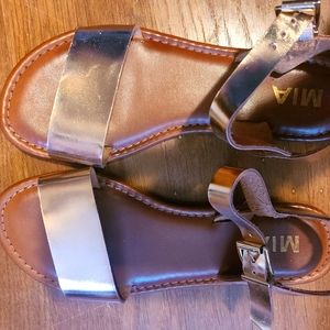Mia sandals